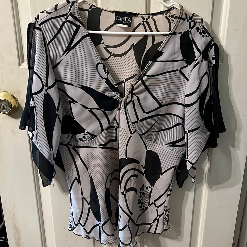 Nylon semi see-through blouse with split sleeves.